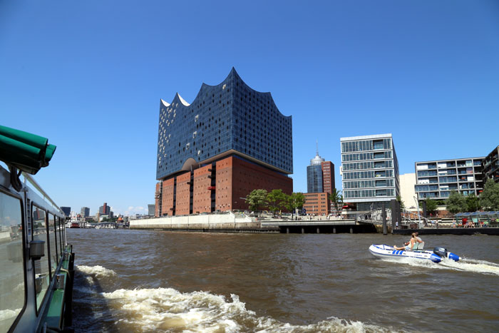 Hamburg Hafen Elbphilharmonie vom Wasser
